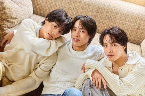 佐藤三兄弟メジャー・デビューシングル 「DAISUKI」リリース記念フリーライブ